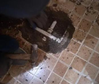 张家口卫生间漏水维修公司为您分享下卫生间渗水如何处理及注意事项